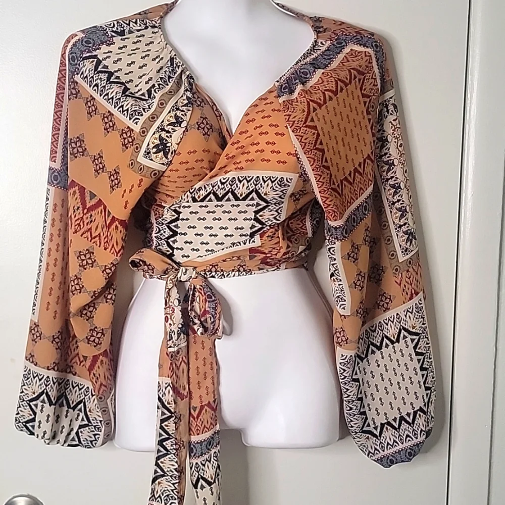 Patterned wrap top - Picture 1 of 2
